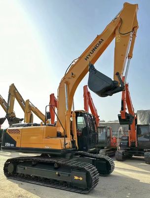 The Used 22 Ton Hyundai 220-9s Excavator Is Equipped With A Cummins Engine