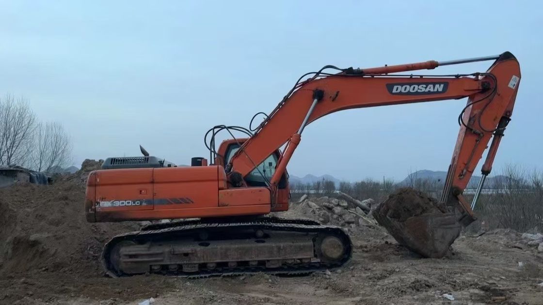 Very good Second hand Doosan DX300 excavator for export from China