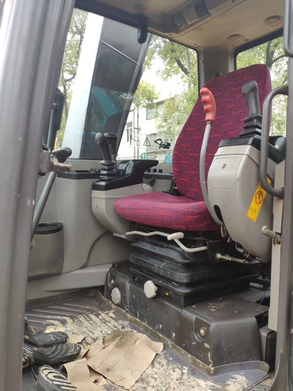 사용 된 8 톤  볼보 발굴기 잘 유지되고 있습니다 할인 가격으로 오늘 사용 가능합니다