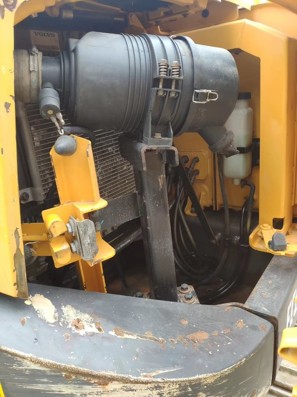 사용 된 8 톤  볼보 발굴기 잘 유지되고 있습니다 할인 가격으로 오늘 사용 가능합니다