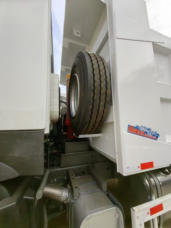 사용 된 6X4 Howo Sinotruk 371 중량 트럭 CNG LNG 트랙터 헤드와 빠른 기어 박스 디젤 연료 왼쪽 스티어링 밴 화물 탱크 중국